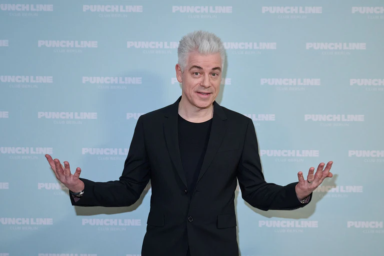 Mittermeier weist Comedy-Kollegen zurecht - seiner Ansicht nach klagen sie zu Unrecht. (Archivbild) — © Annette Riedl/dpa