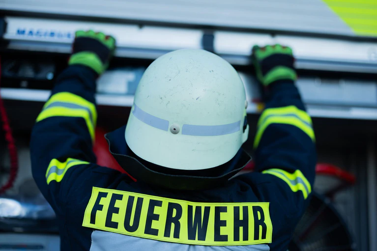 Rund 120 Kräfte waren am Abend im Einsatz. (Symbolbild) — © Rolf Vennenbernd/dpa