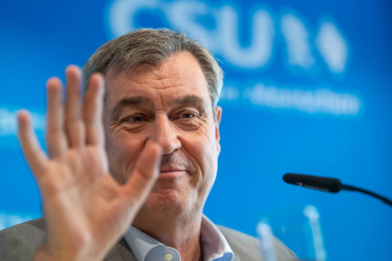 Wer folgt auf Frank-Walter Steinmeier? CSU-Chef Söder will von einer Ankündigung nicht abrücken. — © Peter Kneffel/dpa