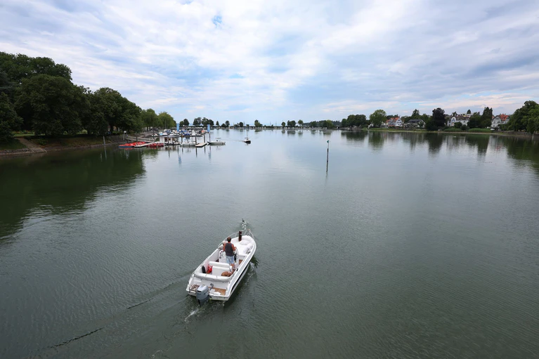 Vom Baden im Kleinen See wird gerade abgeraten.  — © Karl-Josef Hildenbrand/dpa