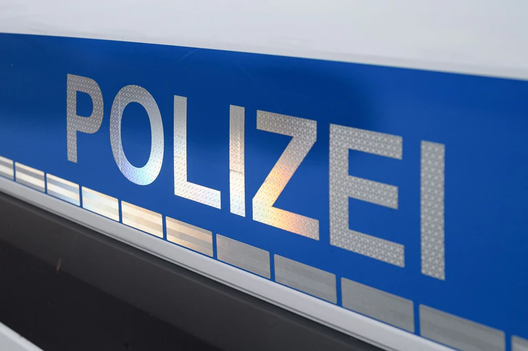 Die Polizei warnt vor der neuen Betrugsmasche. (Symbolbild) — © Daniel Vogl/dpa
