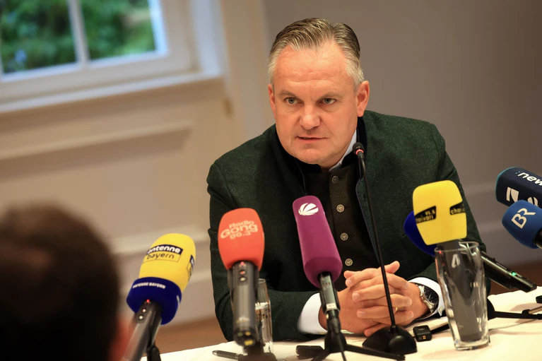 Wiesn-Chef Christian Scharpf will künftig schneller auf solche Situationen reagieren. — © Karl-Josef Hildenbrand/dpa