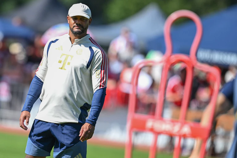 Trainer Vincent Kompany im Trainingslager am Tegernsee. — © Angelika Warmuth/dpa
