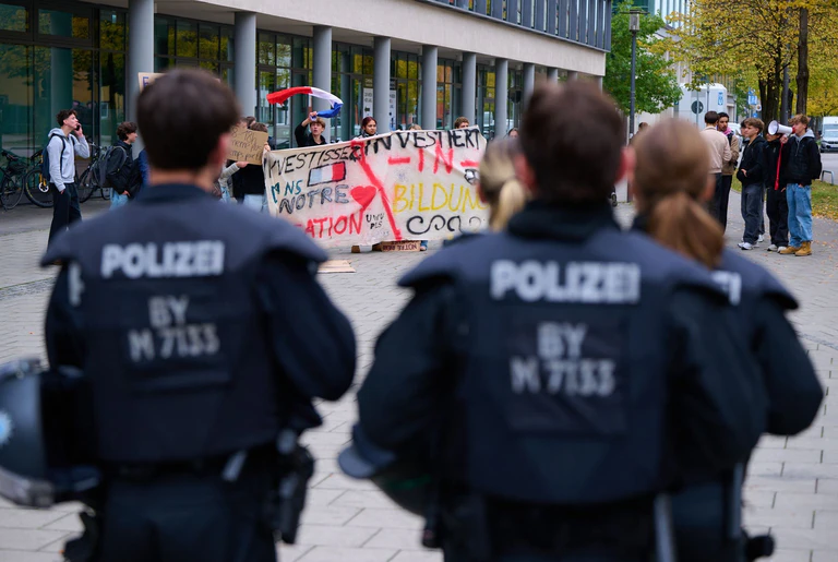 Die Versammlung verlief laut Polizei friedlich. — © Sven Hoppe/dpa