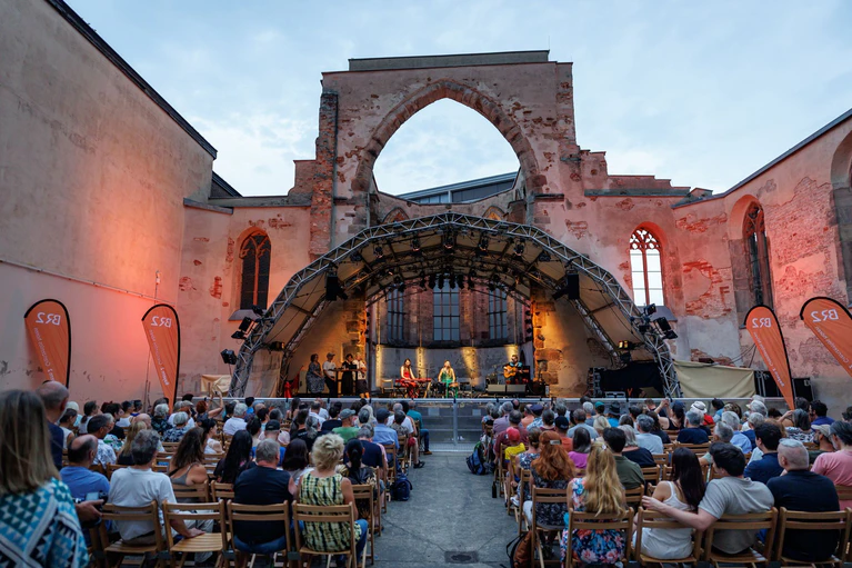 Vier Tage lang gibt es Musik aus aller Welt. — © Daniel Karmann/dpa