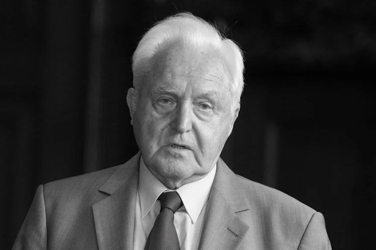 Der CSU-Politiker hatte sich auch für den Bau der Reichstagskuppel starkgemacht.  — © picture alliance / dpa