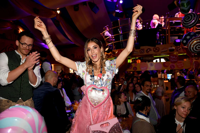 Cathy Hummels hat seit einigen Jahren ihr eigenes Wiesn-Event. (Archivbild) — © Felix Hörhager/dpa