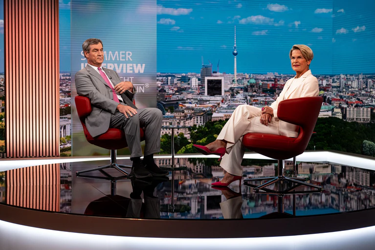 CSU-Chef Söder gab der ARD ein Sommerinterview. — © Fabian Sommer/dpa