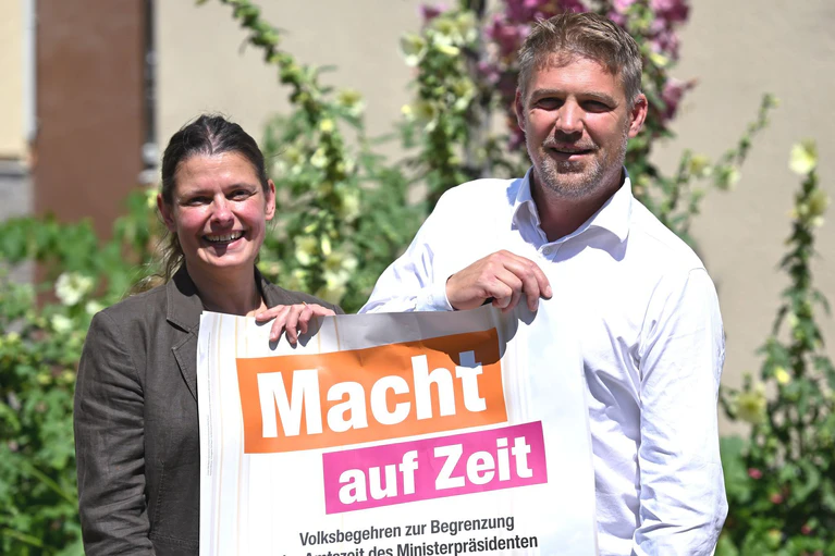Acht Jahre nach dem Scheitern einer Verfassungsänderung zur Begrenzung der Amtszeit des bayerischen Ministerpräsidenten will die ÖDP die Frage in einem Volksbegehren neu zur Abstimmung stellen. (Archivbild) — © Sven Hoppe/dpa