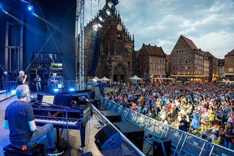 Das Bardentreffen in Nürnberg gehört nach Angaben der Stadt zu den größten Umsonst-und-Draußen-Festivals in Deutschland. — © Daniel Karmann/dpa