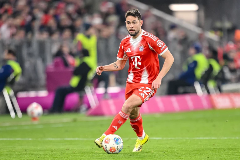 Abschied im Sommer: Raphaël Guerreiro verlässt den FC Bayern. (Archivbild) — © Harry Langer/dpa