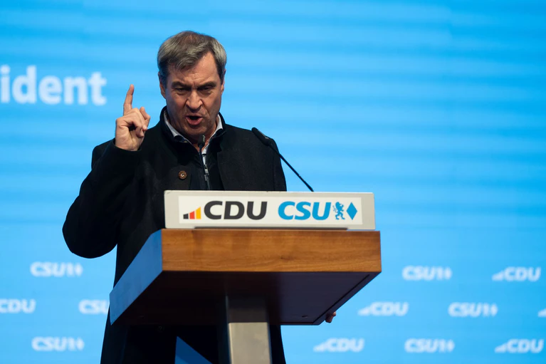 Demonstrative Geschlossenheit dominierte den Wahlkampfabschluss der Union in München.   — © Sven Hoppe/dpa