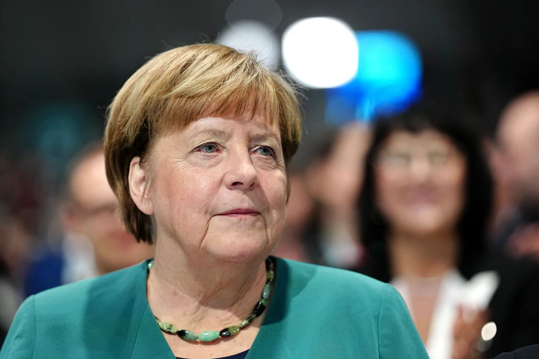 Angela Merkel wird in Augsburg mit dem Preis geehrt. (Archivbild) — © Kay Nietfeld/dpa