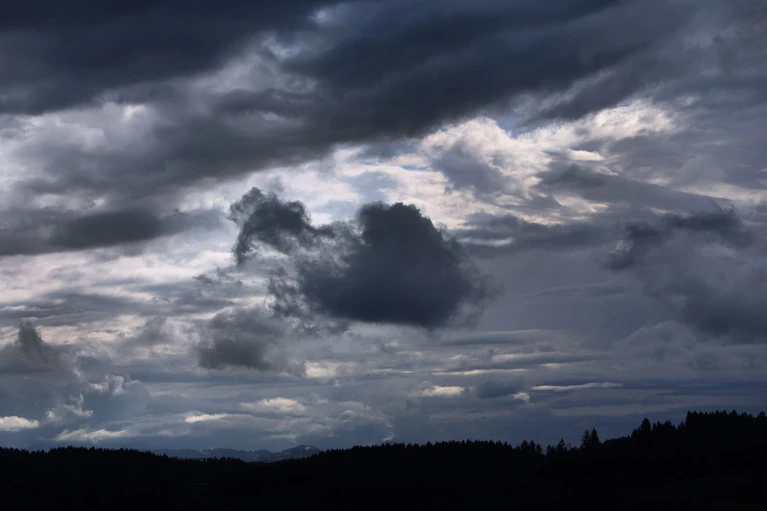 Gewitterwolken zogen durchs Allgäu. — © Karl-Josef Hildenbrand/dpa