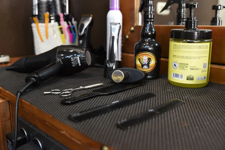 In manchen Barbershops hapert es an der Hygiene - mit Folgen für die Kunden (Symbolbild). — © Simon Kremer/dpa