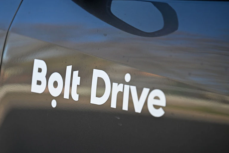 Bolt nannte die Mindestentgelte für Fahrdienst-Vermittler eine faktische «Taxi-Steuer». (Archivbild) — © Michael Brandt/dpa