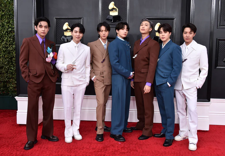 Erfolg vor der Wehrdienstpause: Die Band BTS kommt zu den 64th Annual Grammy Awards im Jahr 2022. (Archivfoto) — © Jordan Strauss/Invision/AP/dpa