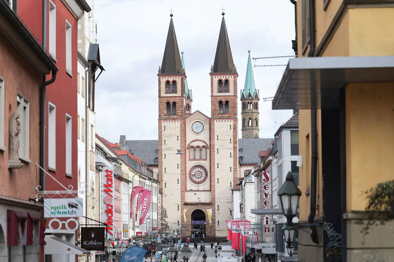 Das Bistum Würzburg erwartet 179,7 Millionen Euro Kirchensteuereinnahmen. (Symbolbild) — © Daniel Löb/dpa