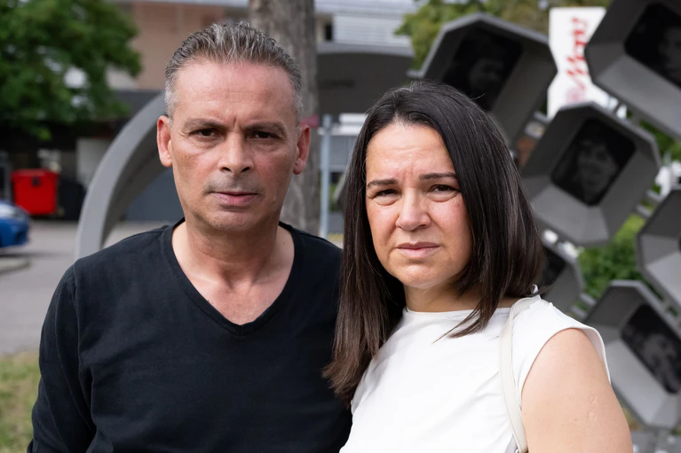 Für Hasan und Sibel Leyla haben bei dem rassistischen Anschlag auf das Olympia-Einkaufszentrum am 22. Juli 2016 ihren Sohn verloren.  — © Sven Hoppe/dpa