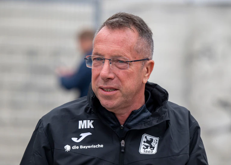 Trainer Markus Kauczinski wartet seit fünf Spielen auf einen Sieg. (Archivbild) — © Peter Kneffel/dpa
