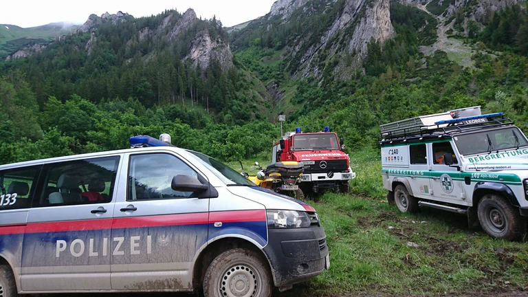 Die Schüler und ihre Begleiter wurden von einem Gewitter überrascht. — © Roland Theny/Filmteam-Austria/apa/dpa