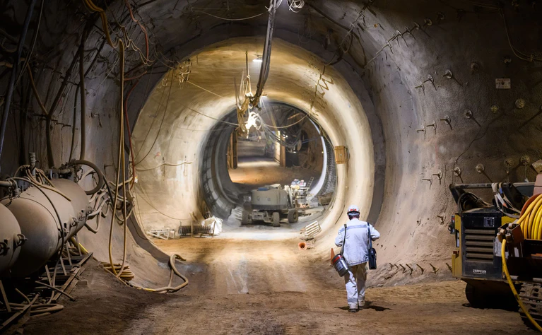 Der Schacht Konrad ist das erste genehmigte Atommüllendlager in Deutschland. Zu Beginn der 2030er Jahre soll die Einlagerung von bis zu 303.000 Kubikmetern schwach- und mittelradioaktiver Abfälle beginnen. (Archivbild) — © Julian Stratenschulte/dpa