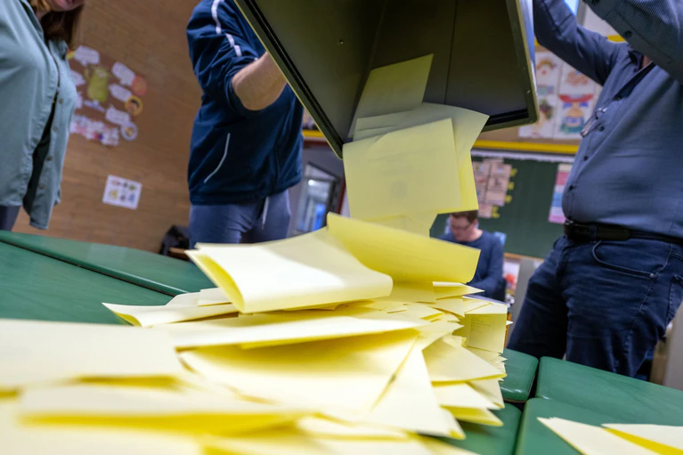 In Schwaben muss der Gemeinderat eines Dorfes abermals gewählt werden. (Symbolbild)  — © Pia Bayer/dpa