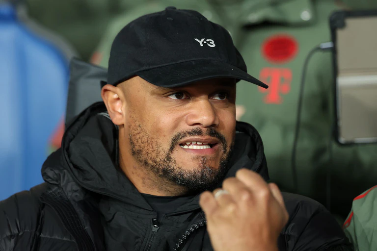 Jetzt gilt's: Vincent Kompany sitzt gegen Real Madrid zum 100. Mal auf der Bayern-Bank. (Archivfoto) — © Jan Woitas/dpa