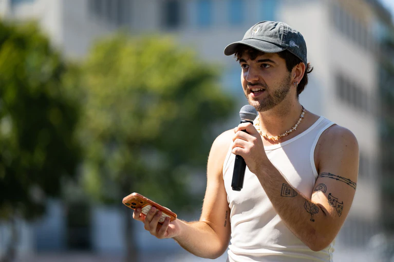Zu der Aktion hatte der Content-Creator Daniel Tonnar Leyva aufgerufen. — © Lennart Preiss/dpa