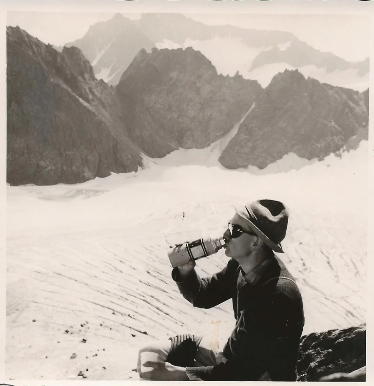 Archivbild von 1963: Auf dieser Tour blieb der Rucksack im Gletscher zurück. — © Unbekannt/ROTHFISCHER/APA/dpa