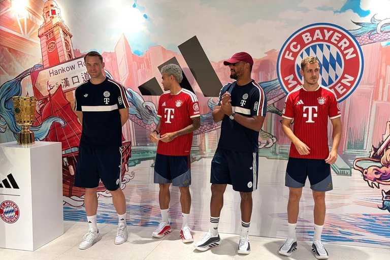 Bayern-Stars auf einem Sponsoren-Termin. — © Christian Kunz/dpa