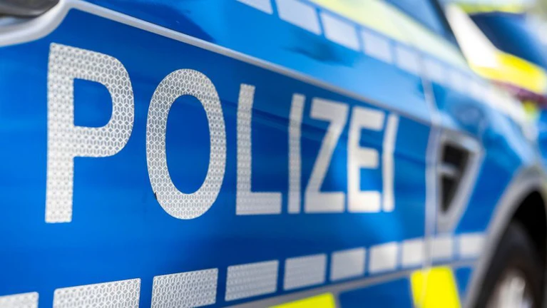 Ein Kind ist nach der Geisterfahrt auf der A45 gestorben. (Symbolfoto) — © David Inderlied/dpa