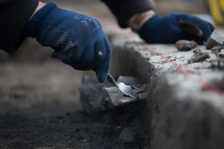 Archäologen haben bei Weilheim Funde aus der Bronze- und Römerzeit gesichert. (Symbolbild) — © picture alliance / Klaus-Dietmar Gabbert/ZB/dpa