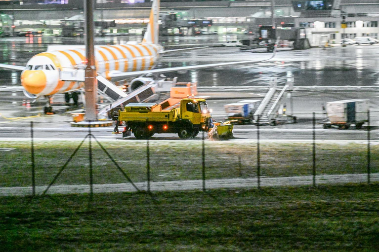 Am Flughafen München gab es wetterbedingte Beeinträchtigungen.  — © Jason Tschepljakow/dpa