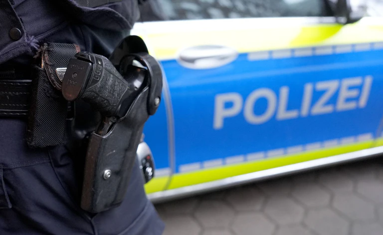 Die Polizei hat an der Theresienwiese von der Schusswaffe Gebrauch gemacht. (Symbolbild) — © Marcus Brandt/dpa