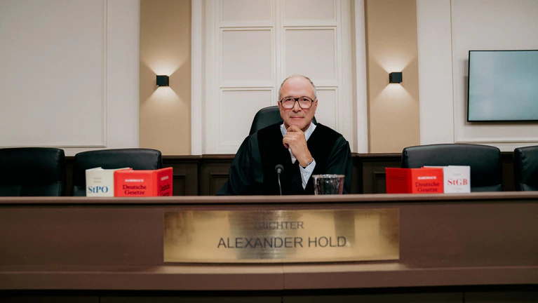 Richter Alexander Hold ist zurück. — © Joyn/BECKER FILMS/Joyn/dpa