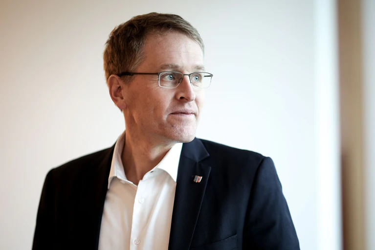 Daniel Günther schlägt vor, «auf jegliche persönlichen Angriffe» zu verzichten. (Archivbild) — © Christian Charisius/dpa