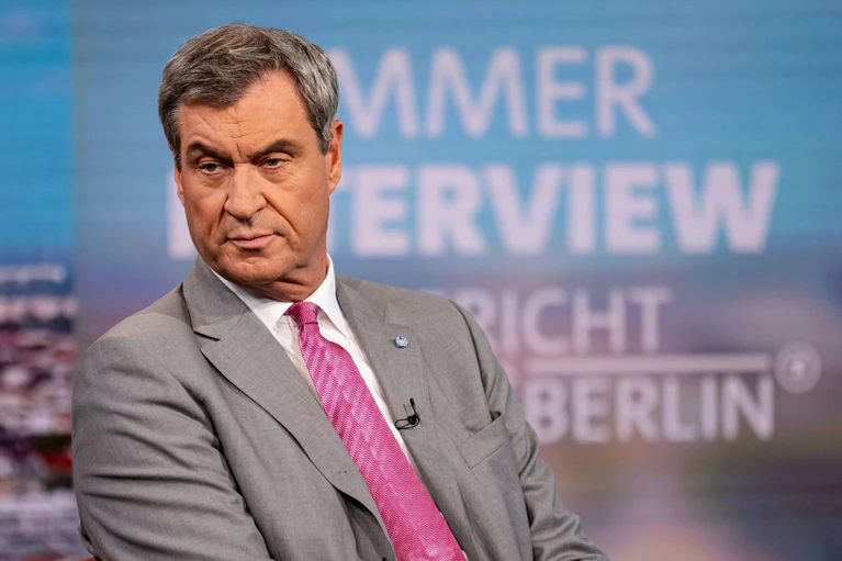 CSU-Chef Markus Söder zweifelt an der Wirksamkeit der 12-Uhr-Regel. (Archivbild) — © Fabian Sommer/dpa