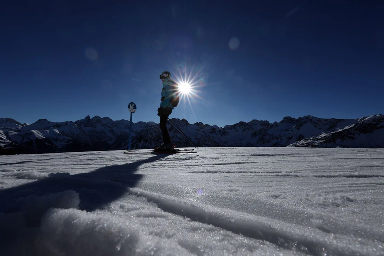 In den Alpen soll sich am Wochenende auch die Sonne blicken lassen. (Archivbild) — © Karl-Josef Hildenbrand/dpa