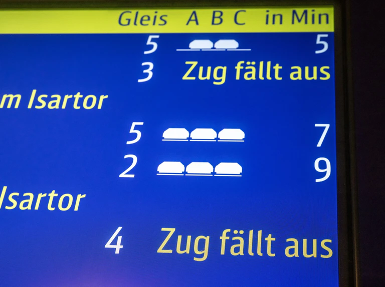 Verspätungen gehören bei der S-Bahn zur Tagesordnung. (Archivbild) — © Peter Kneffel/dpa