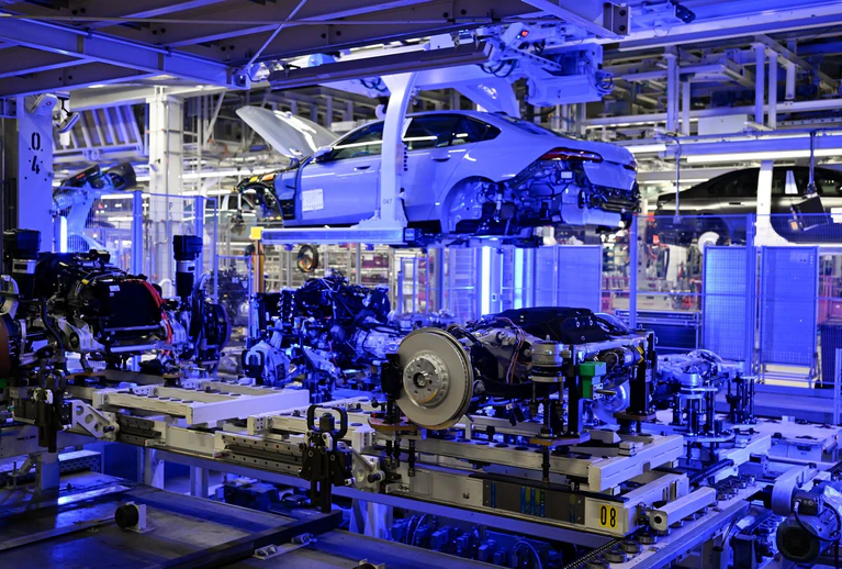 Die BMW-Werke in Deutschland sind laut BMW-Chef Nedeljkovic sehr gut ausgelastet. (Archivbild) — © Sven Hoppe/dpa