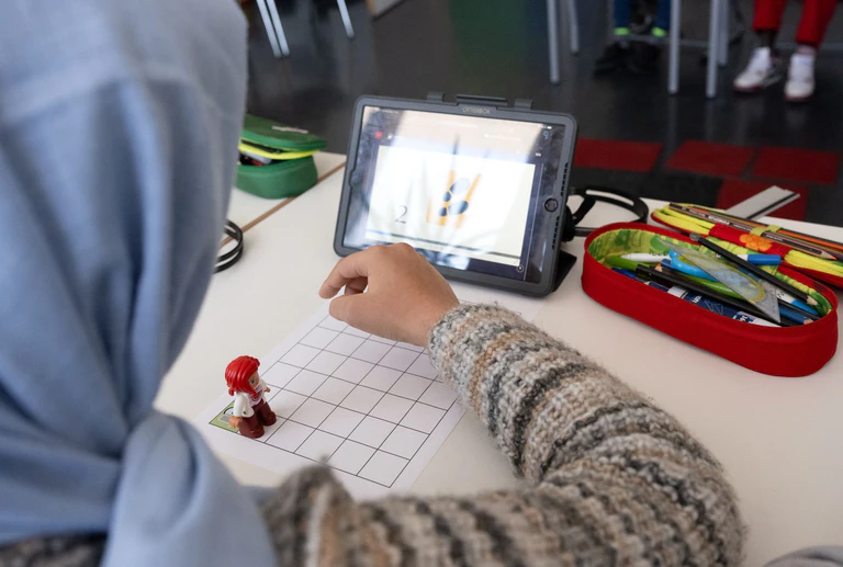 Die neuen Prüfungsformate bringen Abwechslung in den Schulalltag - und bereiten auf das Berufsleben vor. (Symbolbild) — © Sven Hoppe/dpa