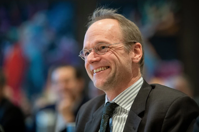 Der Schulpädagoge Klaus Zierer von der Universität Augsburg zählt zu den bekanntesten Bildungsexperten in Deutschland. (Archivbild) — © Sina Schuldt/dpa