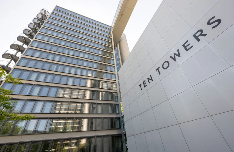 Die Ten Towers sind ein Pilotprojekt. — © Peter Kneffel/dpa