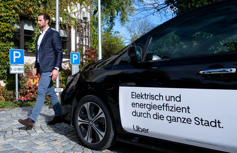 Uber rechnete im April vor: Fahrten werden teurer werden. (Archivbild) — © Sven Hoppe/dpa