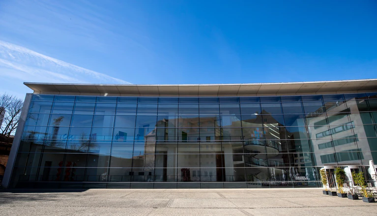 Das Neue Museum Nürnberg soll ab 2029 mit dem Museum für Franken in Würzburg die Staatsmuseen in Franken bilden. (Symbolbild) — © Daniel Karmann/dpa