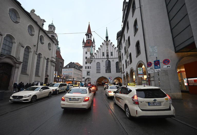 Taxifahrer hatten gegen Uber und Co. mobil gemacht. (Archivbild) — © Felix Hörhager/dpa