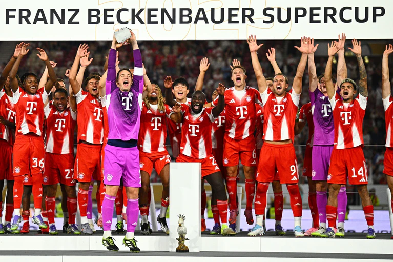 Starten die Bayern wie im vergangenen Jahr nach dem Supercup-Gewinn gegen den VfB Stuttgart wieder mit einem Titel in die Saison. (Archivbild) — © Tom Weller/dpa