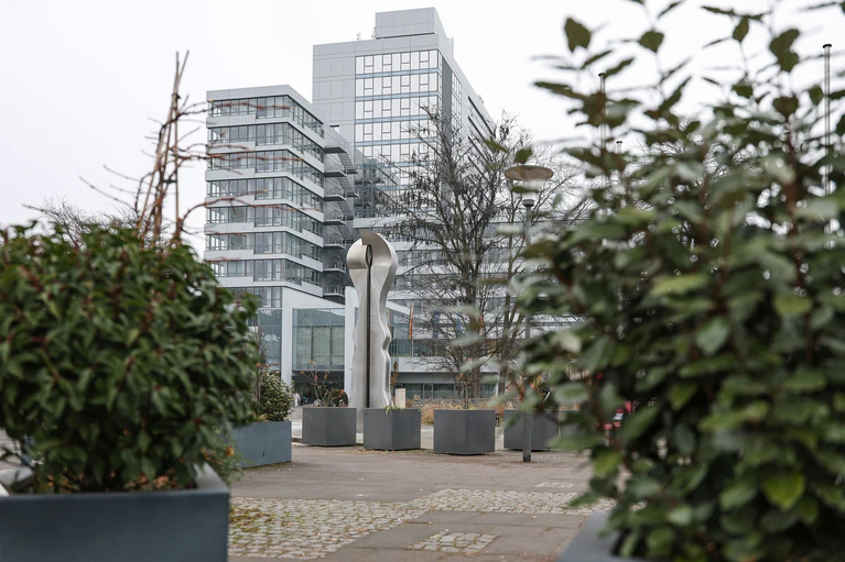 Die Stadt Erlangen will eine neue Partnerschaft offiziell machen - mit Browary in der Ukraine. (Archivfoto) — © Daniel Löb/dpa