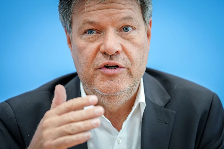 Grünen-Kanzlerkandidat Habeck sieht in CSU-Chef Söder einen Torpedoschützen gegen den Unionswahlkampf. (Archivfoto) — © Kay Nietfeld/dpa